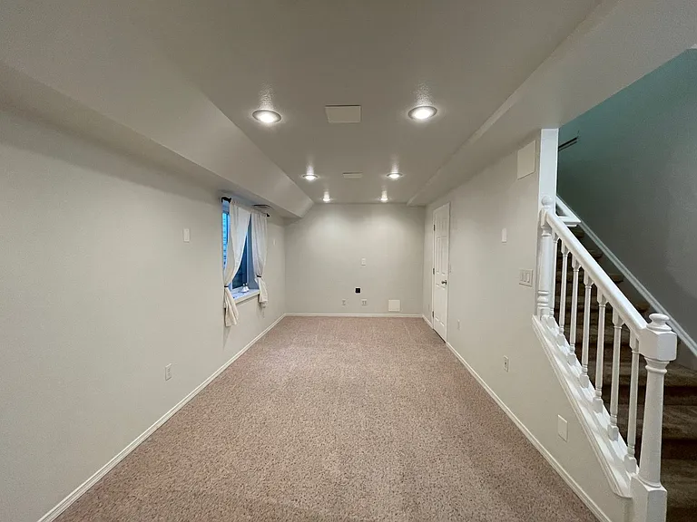 1031 Mercury Dr — Photo 16