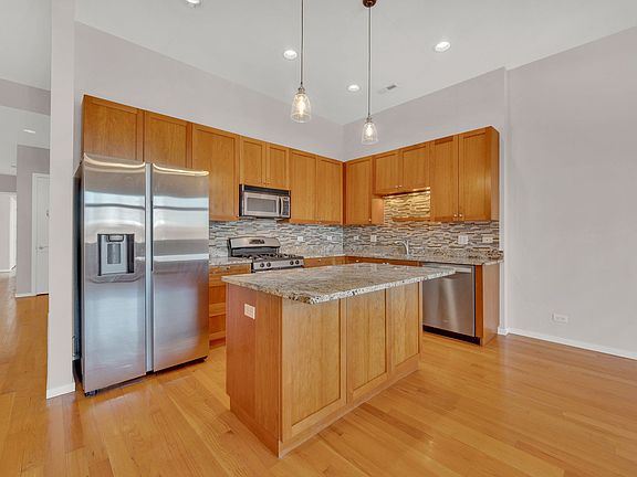 3rd image of 1843 W North Ave APT 3e