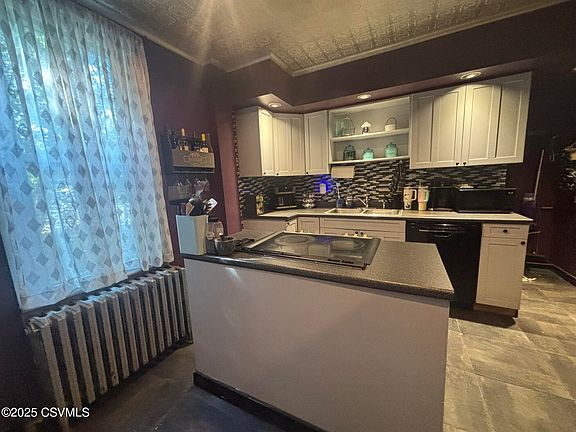 5th image of 1454 W Wood St