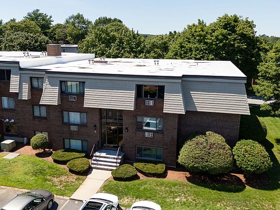 3rd image of 6 Hallmark Gdns APT 9
