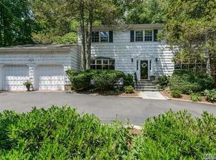 123 Mill River Rd, Oyster Bay, NY 11771