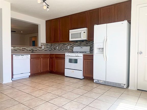 5th image of 7719 Crestbrook Manor Ln