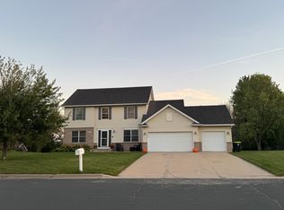 747 Willowmere Dr, Zumbrota, MN 55992