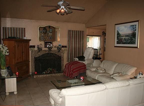 3rd image of 913 E Sanderling St