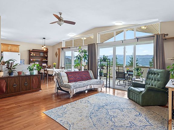 2nd image of 1008 Vista Point Rd