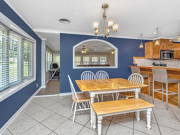 5th image of 301 Farm Rd