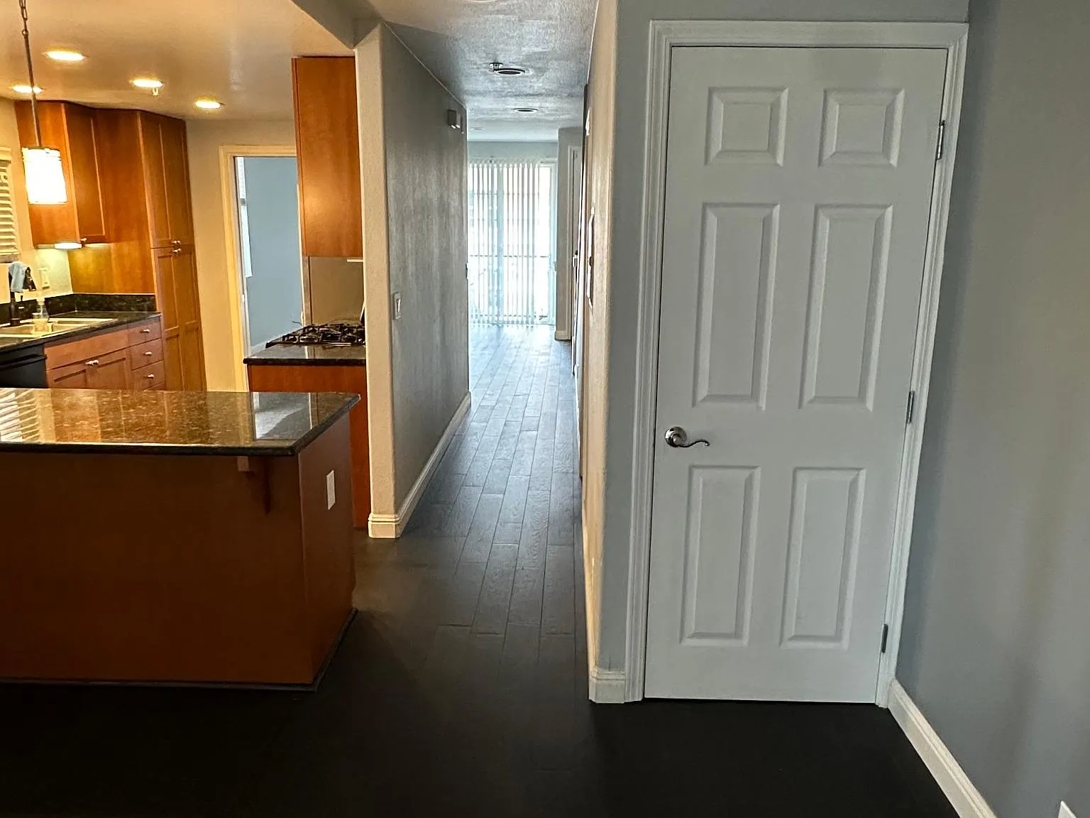 3 bed, 2.5 bath, 1582 sqft, $4,350 — Photo 4