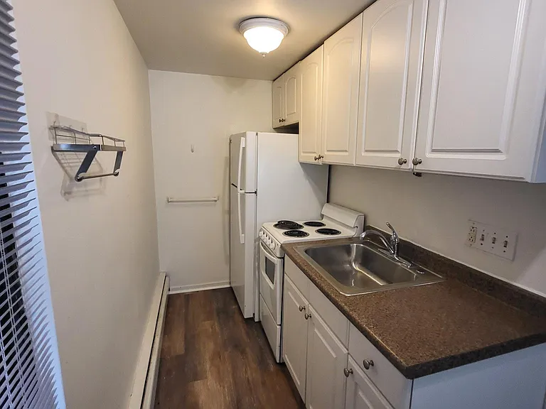 331 Amber St — Photo 12
