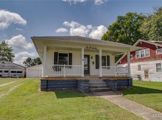 126 W Briggs Ave, Roodhouse, IL 62082