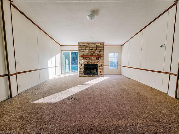 4th image of 102 Southridge Pl