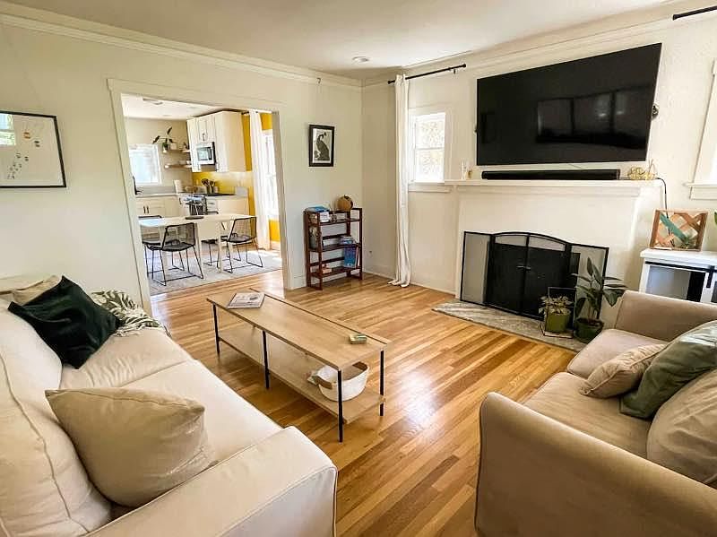 1st image of 1010 Neil Park Ave