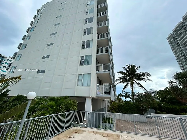 7545 E Treasure Dr #2A — Photo 18