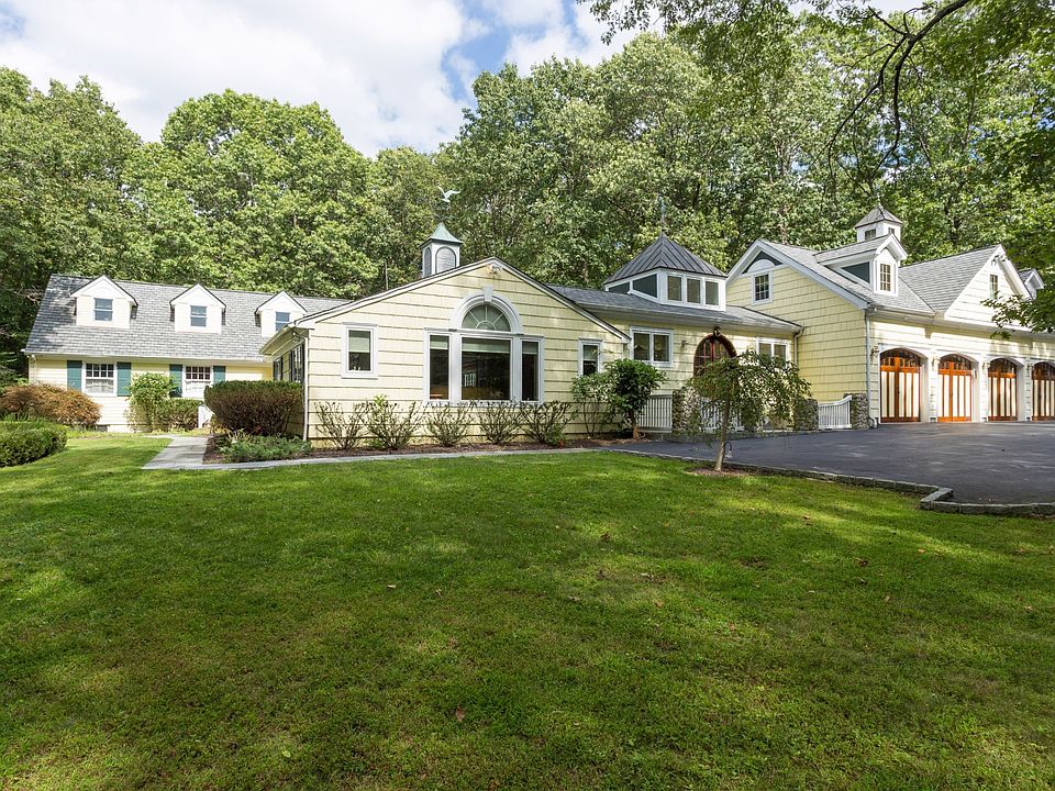 1st image of 2 Oakwood Dr