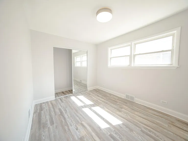 2242 N Lavergne Ave — Photo 7
