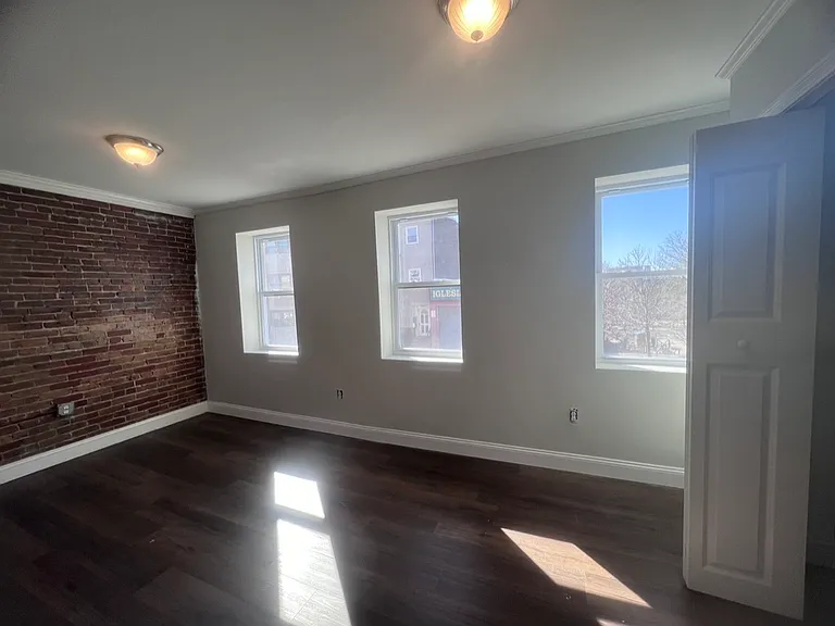 315 Meridian St #2 — Photo 9