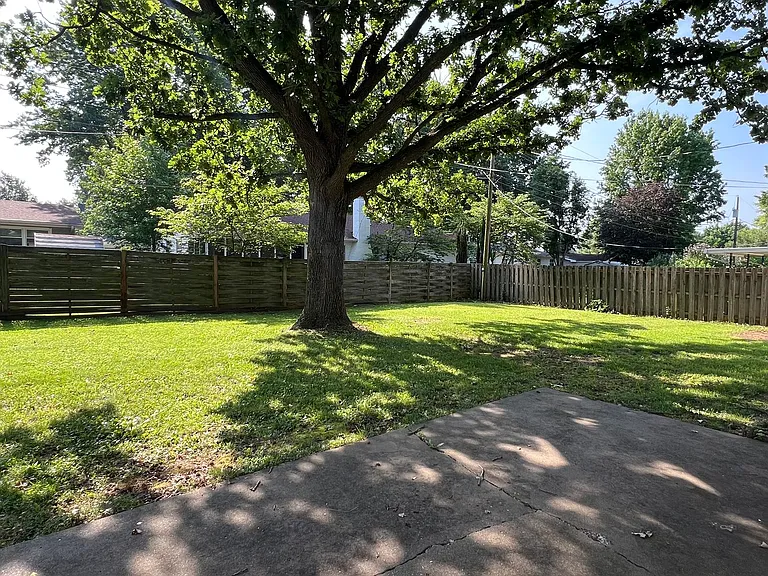 2430 S Kickapoo Ave — Photo 15