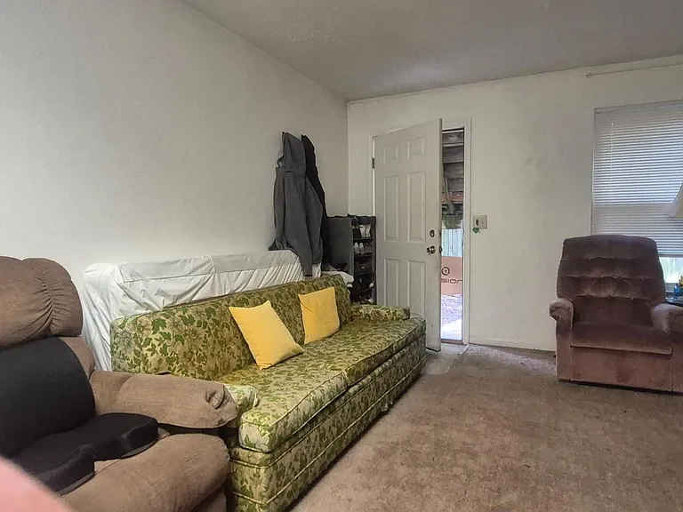 978 Irving Ave #2 — Photo 3