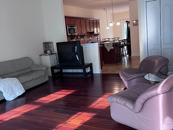 5th image of 11 Peace Ln