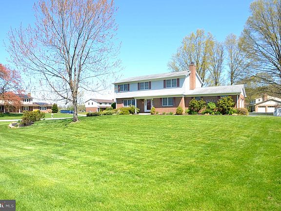 3rd image of 9 Debra Dr