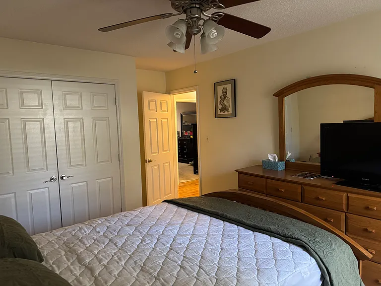 1066 Woodlake Ln — Photo 5