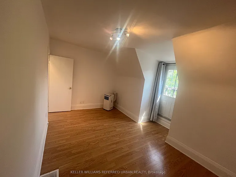 91 Dovercourt Rd #UPPER — Photo 9