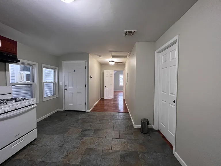 29 Alexander St #3 — Photo 4