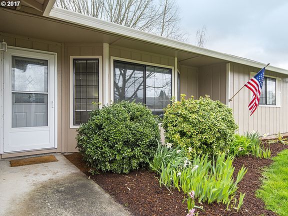 3rd image of 795 NE Josephine Ct