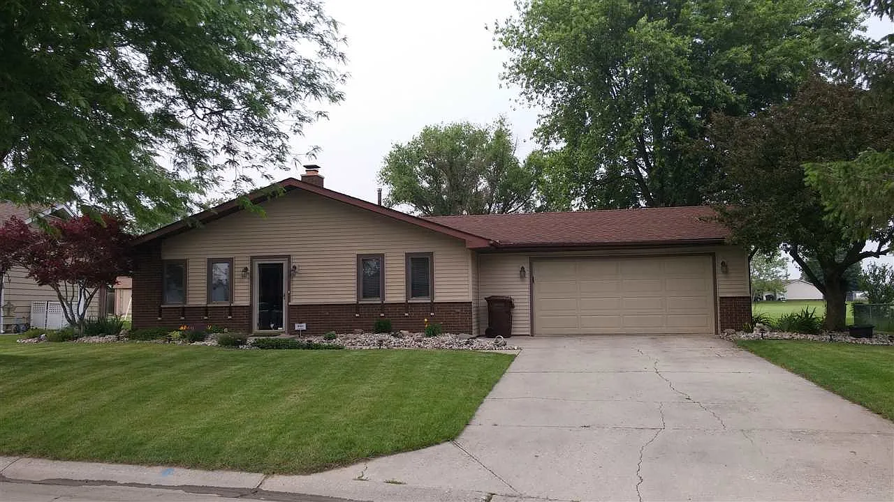 1710 Maple Ln photo 1
