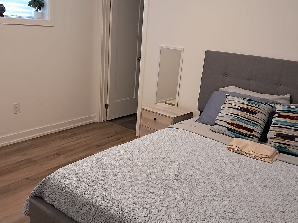 Master Bedroom: $830 Private room with Double sized bed (Shared bathroom)
Solo occupant only