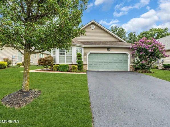 328 Damiano Way, Lakewood, NJ 08701