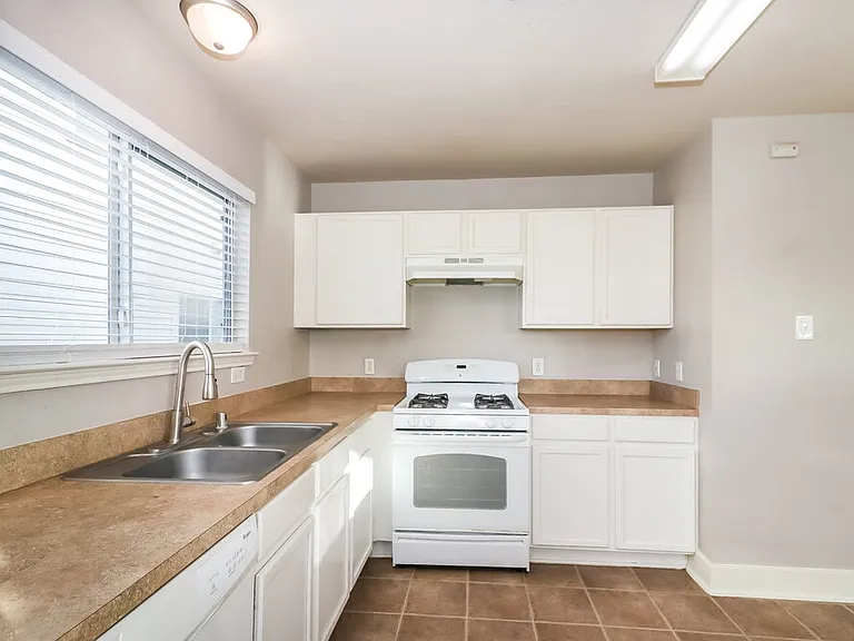 7431 Leightonfield Ct — Photo 9