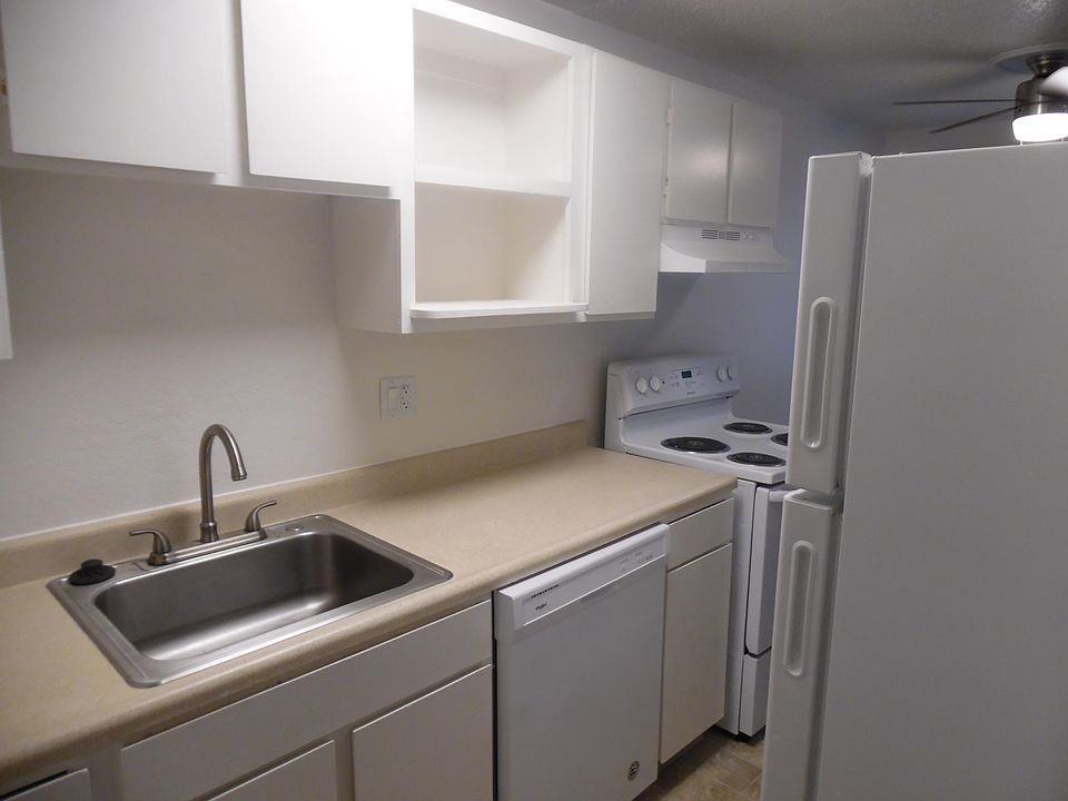 2nd image of 17464 Ambaum Blvd S #211