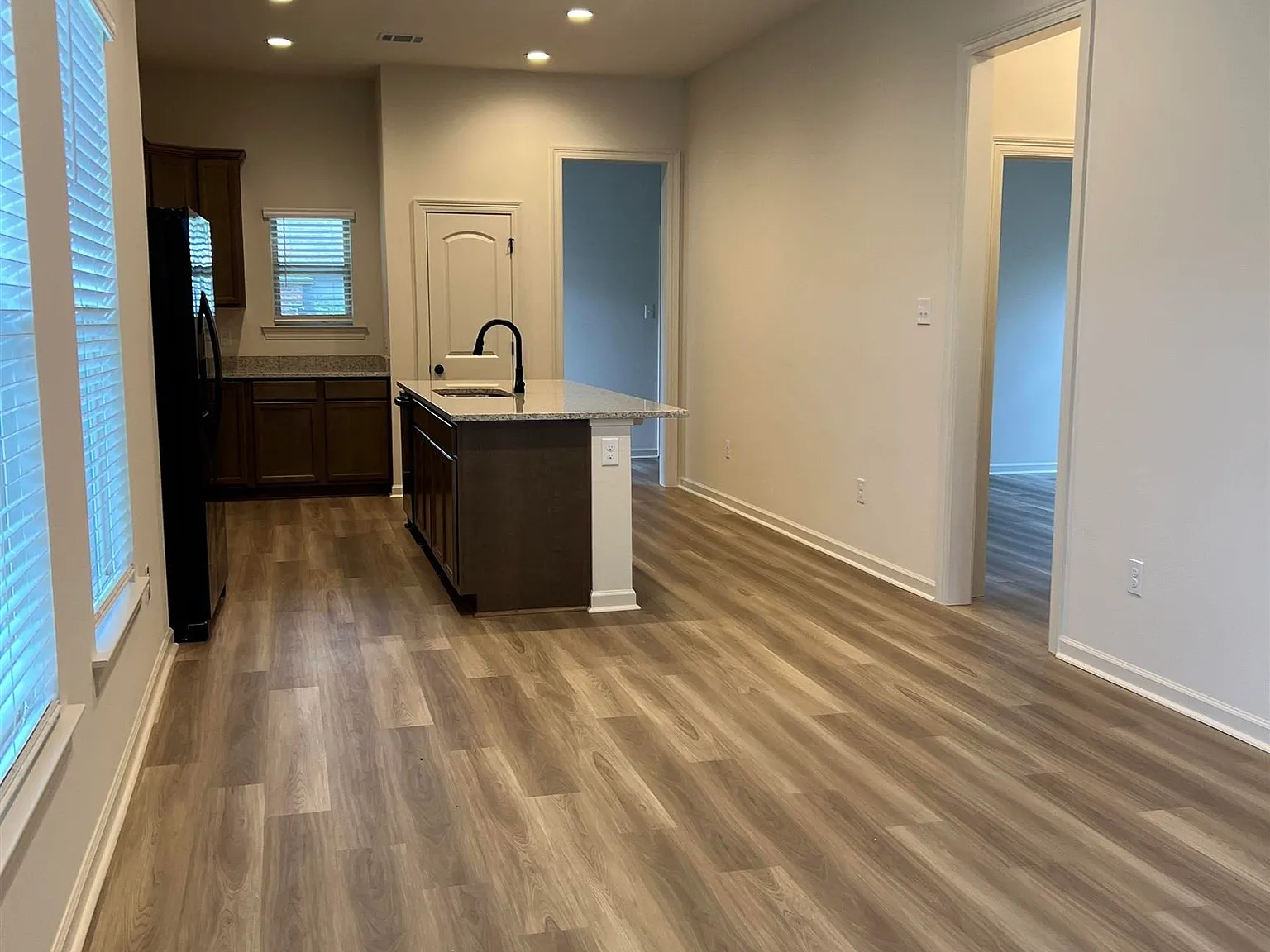 3 bed, 1668 sqft, $1,975 — Photo 3