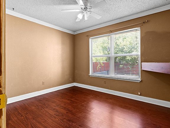 5th image of 2407 Hidden Valley Dr
