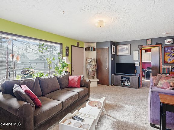 2nd image of 1523 E Nettleton Gulch Rd