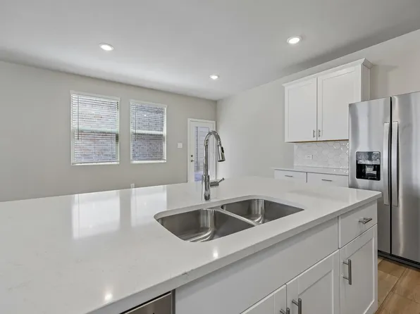 2713 Kobuk Dr, Corinth, TX 76210
