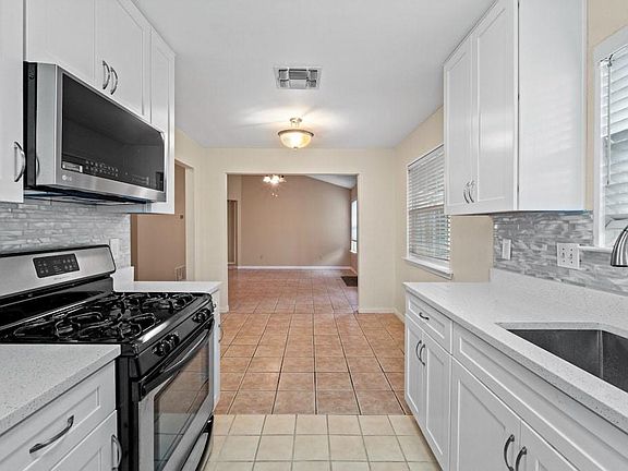 4th image of 1809 Golden Pheasant Dr