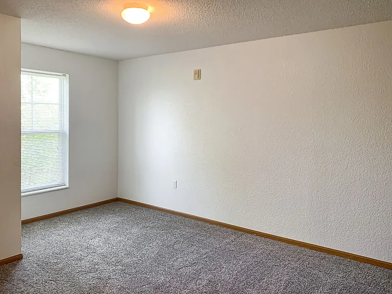 1538 Larpenteur Ave W — Photo 17