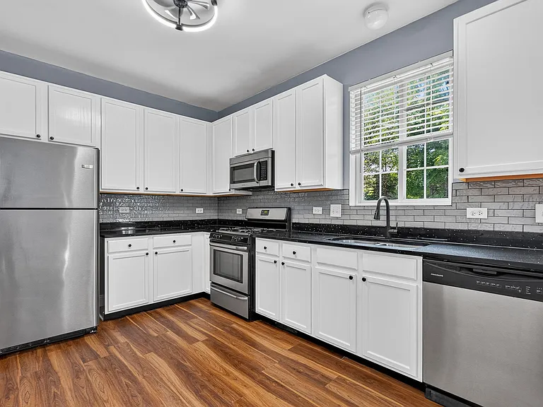 Clover Dr — Photo 4