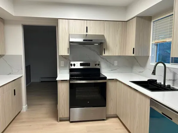 657 Poirier St, Coquitlam, BC V3J 7M5
