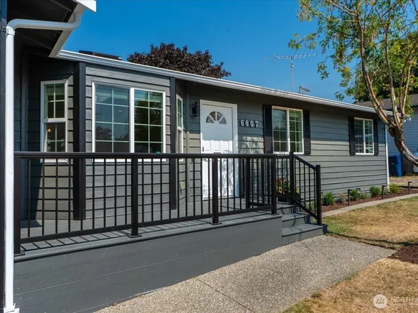 6607 69th Street NE, Marysville, WA 98270