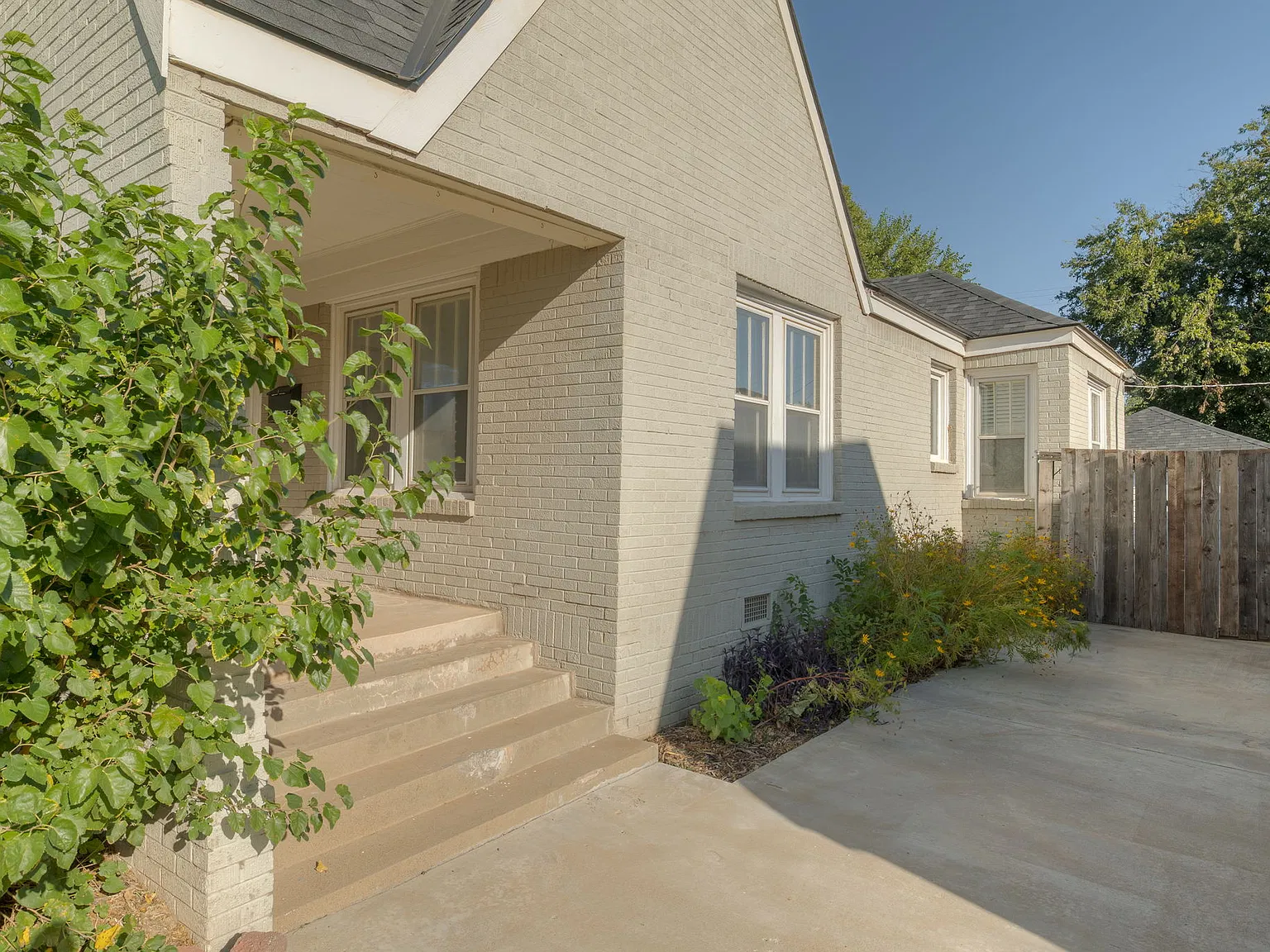 2 bed, 956 sqft, $1,300 — Photo 4