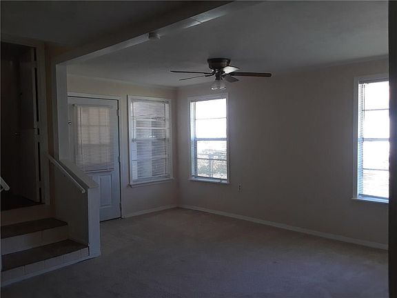 4th image of 126 E Saint Clair Dr