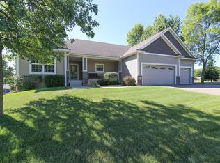 9019 Heatherton Ridge Dr, Savage, MN 55378