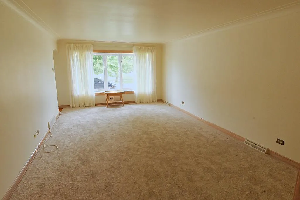 4537 W 100th Pl — Photo 4