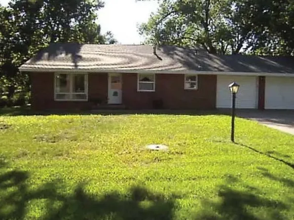 12 Hilltop Dr, Hutchinson, KS 67502