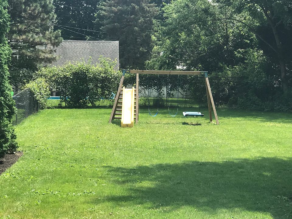 2nd image of 3728 Curtis St