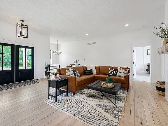 4th image of 6249 Eaglewood Dr