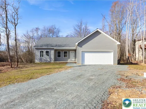 102 Eagle View Run Dr, Tobyhanna Township, PA 18334