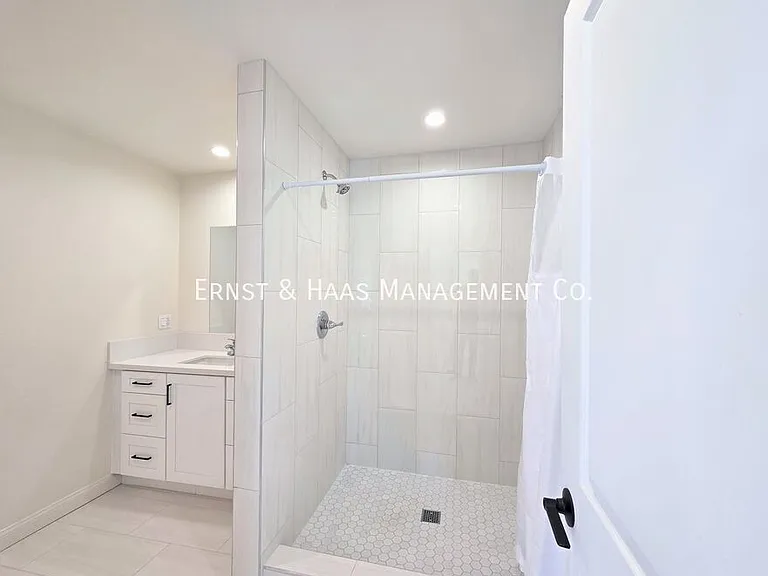 321 Chestnut Ave #4 — Photo 9